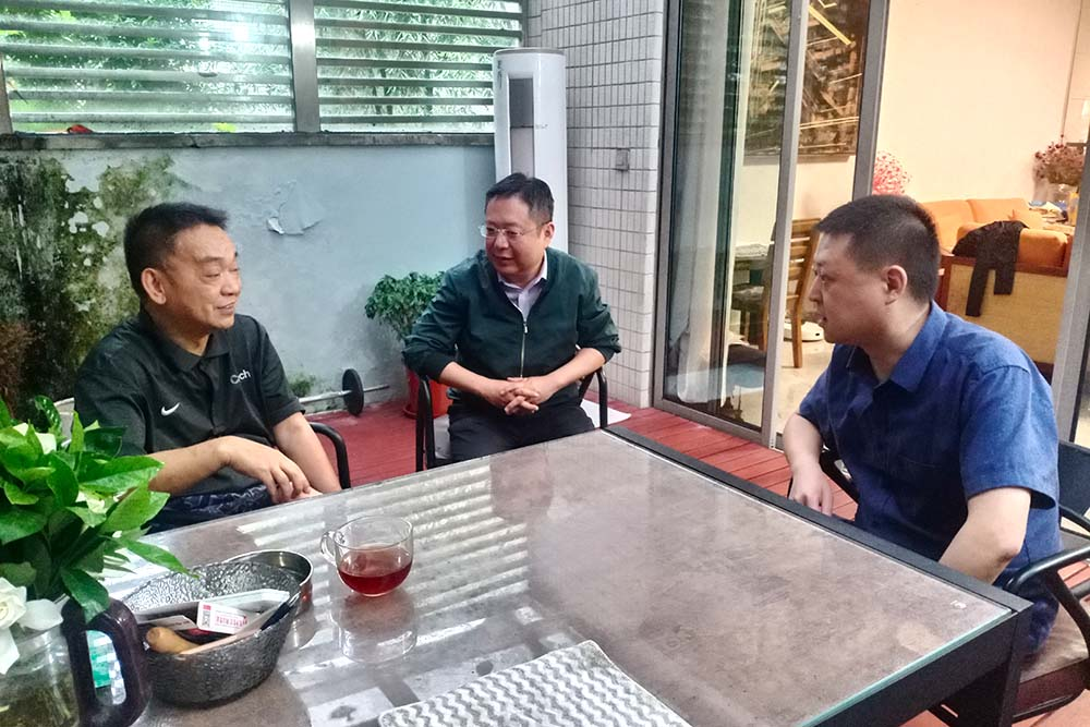 fmek_1718247443891070325.png 老教师图片2png.png